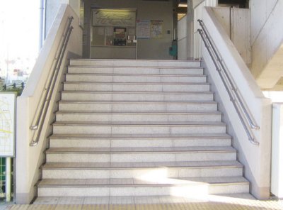 800px-meitetsu_yawata_station_stairway_and_ticket_gate.jpg