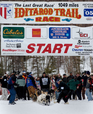 491px-iditarod_2005_-_knolmayer_start_in_willow.JPG