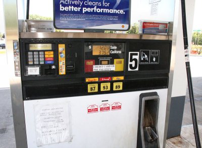 800px-gas-pump-indiana-usa.jpg