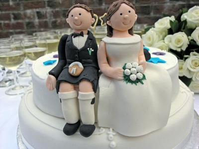 800px-wedding_cake_2004_smc.jpg